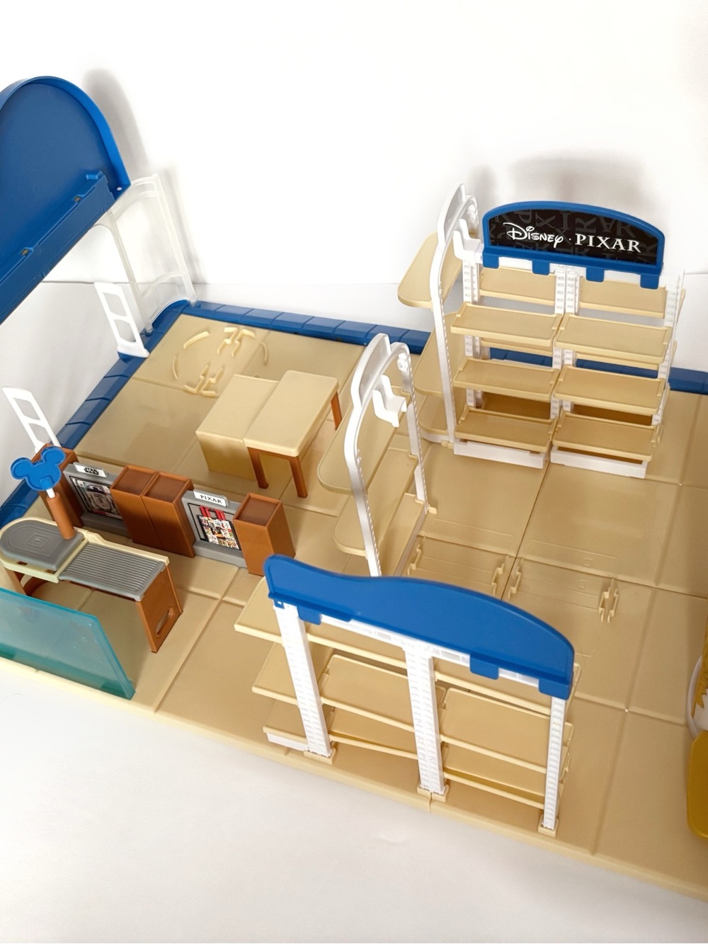Zuru Mini Brands Disney Store Toy Store Playset Complete with Instructions - Picture 4 of 6